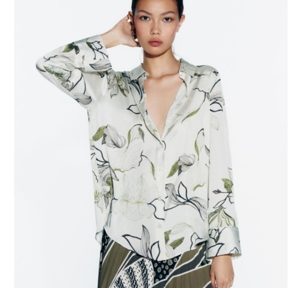 Zara Green and White Womans Floral Button Down Blouse Size M